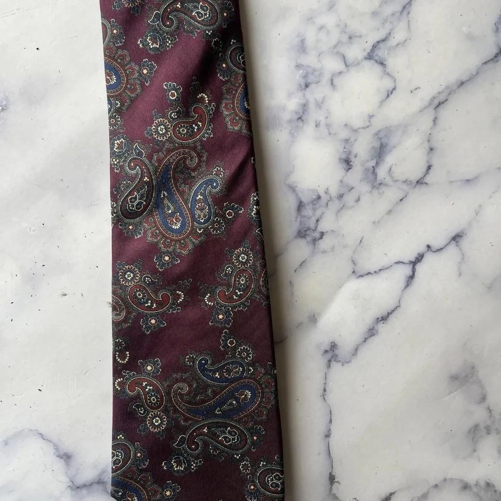 Cross & Windsor Mens Burgundy Paisley‎ Silk Tie Made in USA Italian Fabric Wide